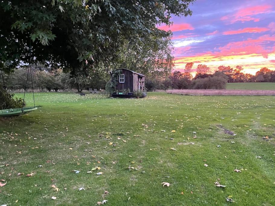 Mountbatten Shepherds Hut & Buckhurst Shepherds Hut Ashford  Exterior foto